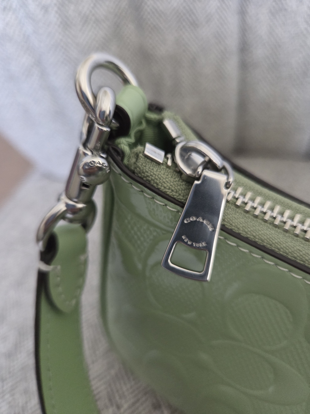 Coach Teri Mini Crossbody in Signature Leather with Heart Charm CCZ29 pale green - Picture 7 of 12